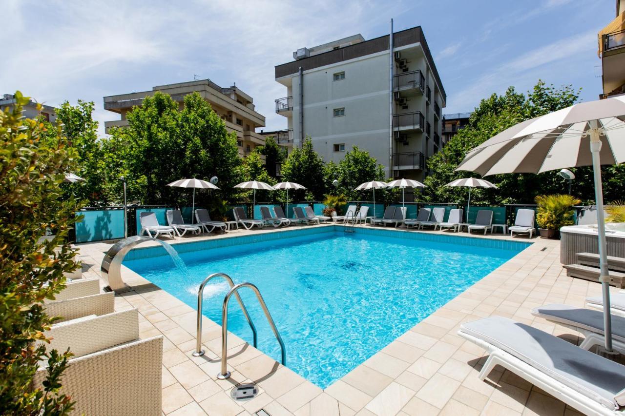 Hotel Verona Cesenatico Exterior foto