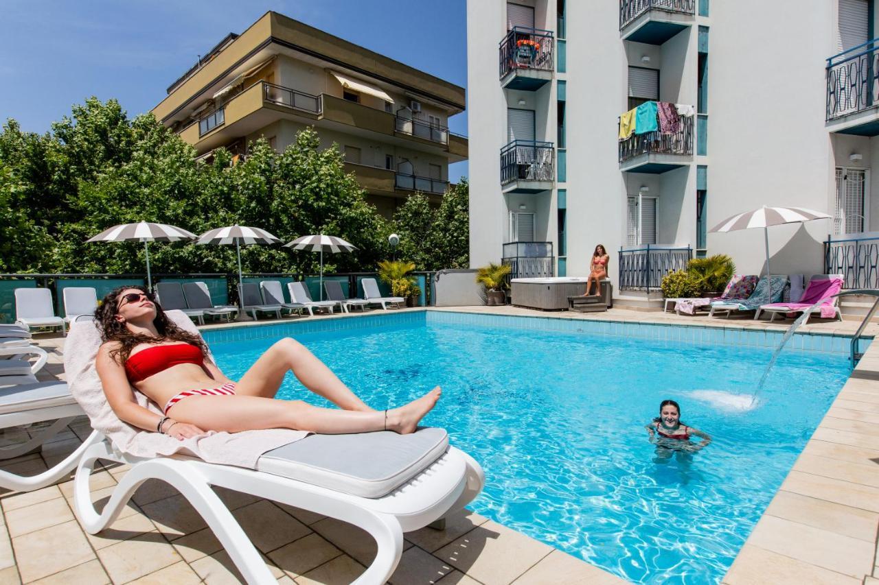 Hotel Verona Cesenatico Exterior foto