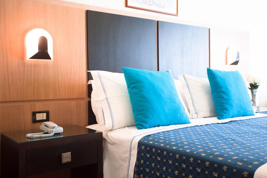 Hotel Verona Cesenatico Habitación foto