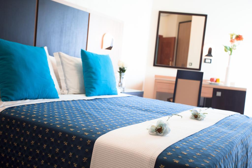 Hotel Verona Cesenatico Habitación foto